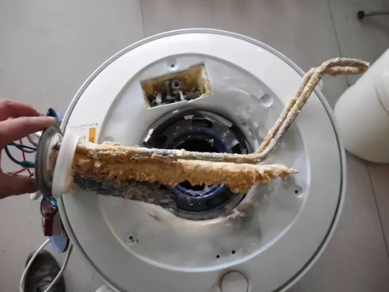 热水器水垢.jpeg
